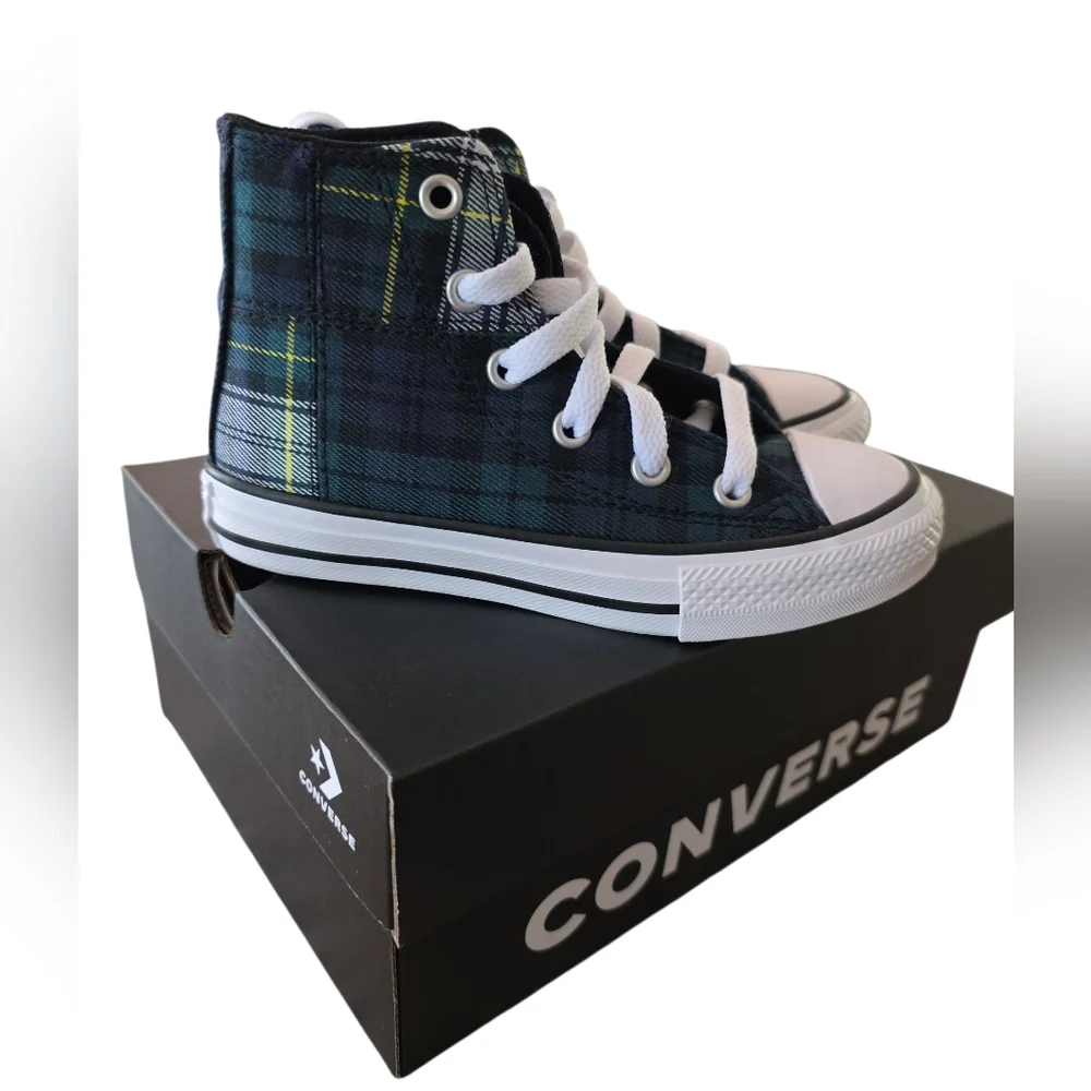 Converse, NIB, Chuck Taylor All Star, High Tops, Dragon Scale NavyWhite, Youth11